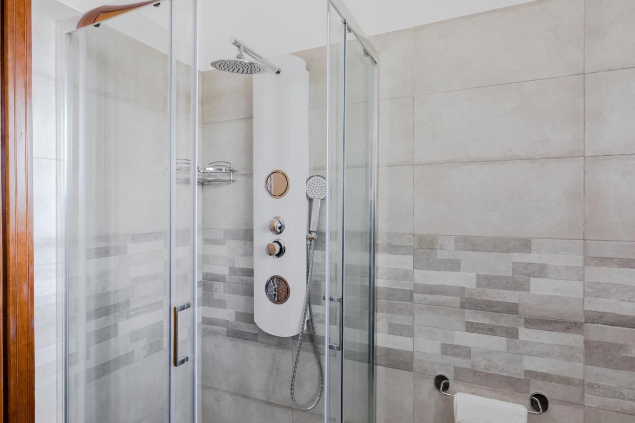 רומא Le Rondini Apartment, 5 Persone, 2 Balconi, Policlinico Tor Vergata E Casilino מראה חיצוני תמונה