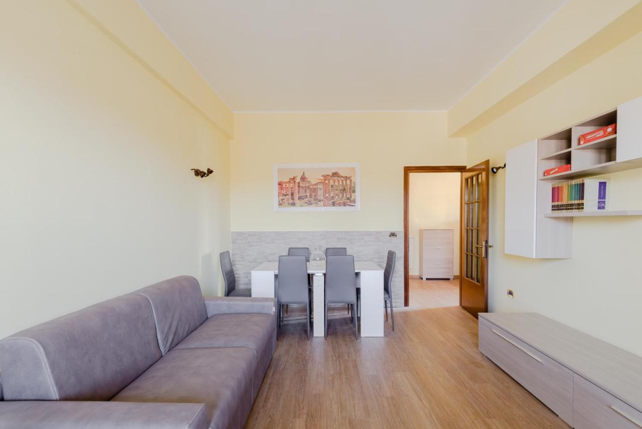 רומא Le Rondini Apartment, 5 Persone, 2 Balconi, Policlinico Tor Vergata E Casilino מראה חיצוני תמונה