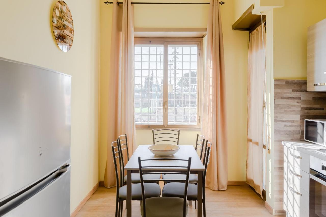 רומא Le Rondini Apartment, 5 Persone, 2 Balconi, Policlinico Tor Vergata E Casilino מראה חיצוני תמונה